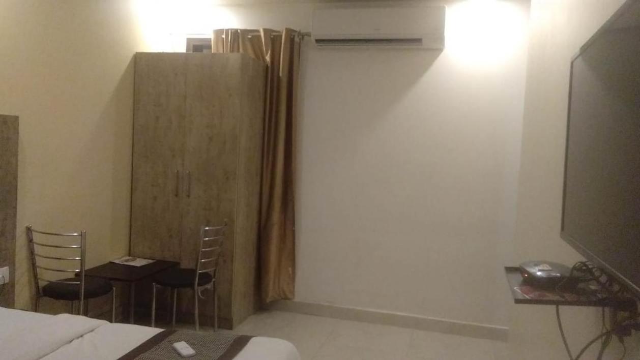 Hotel Broadway Yeni Delhi Dış mekan fotoğraf
